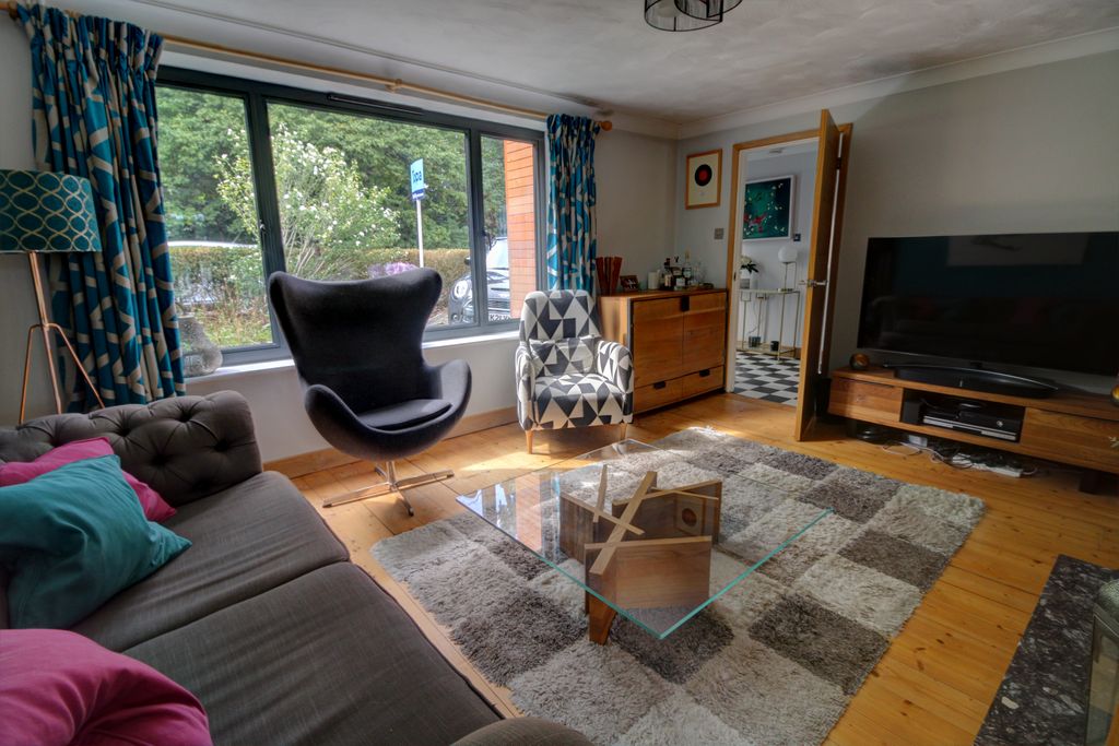 Additional image 7 of 4 bed semi-detached house for saleLily Hill Road, Bracknell RG12