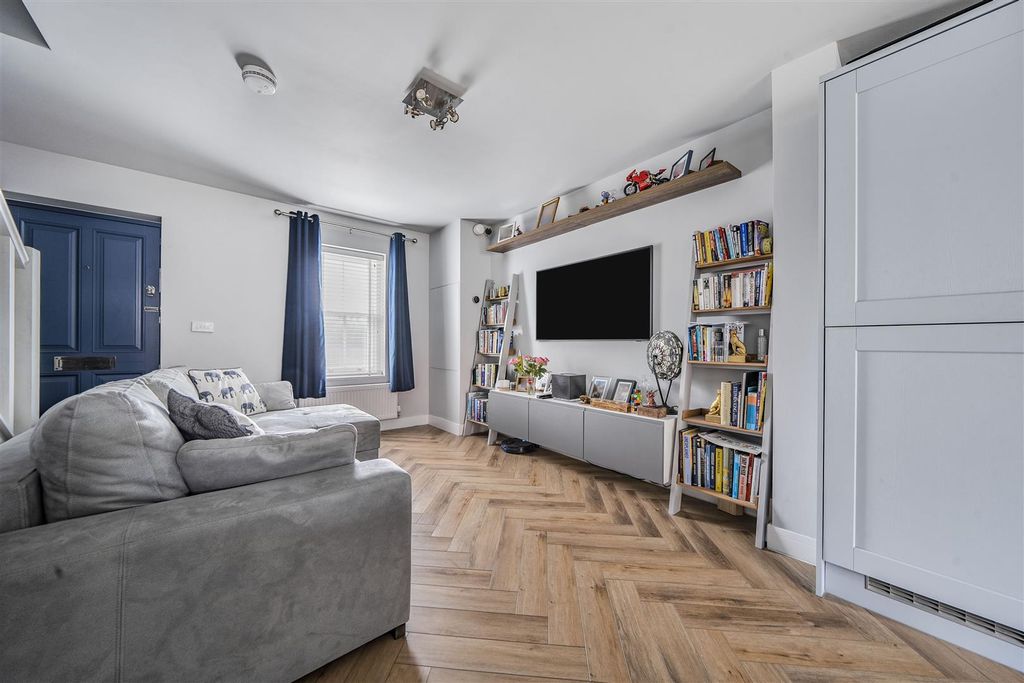 2 bed terraced house for saleDunkirk Hill, Devizes SN10 photo 4