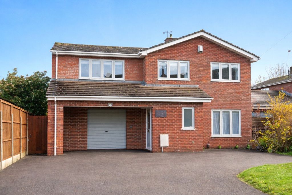 4 bed detached house for salePetticoat Lane, Dilton Marsh BA13