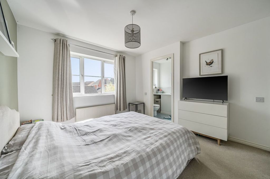 Additional image 4 of 4 bed detached house for saleHatch Road, Upper Stratton, Swindon SN3
