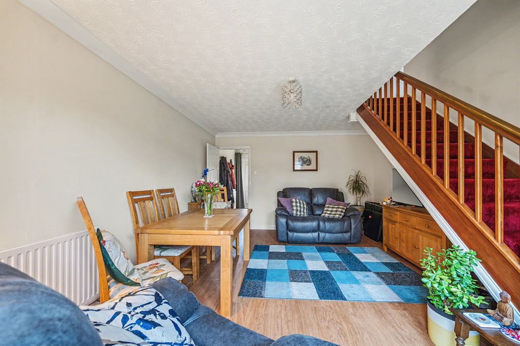 3 bed detached house for saleMiddle Ground, Cricklade, Swindon SN6 photo 3