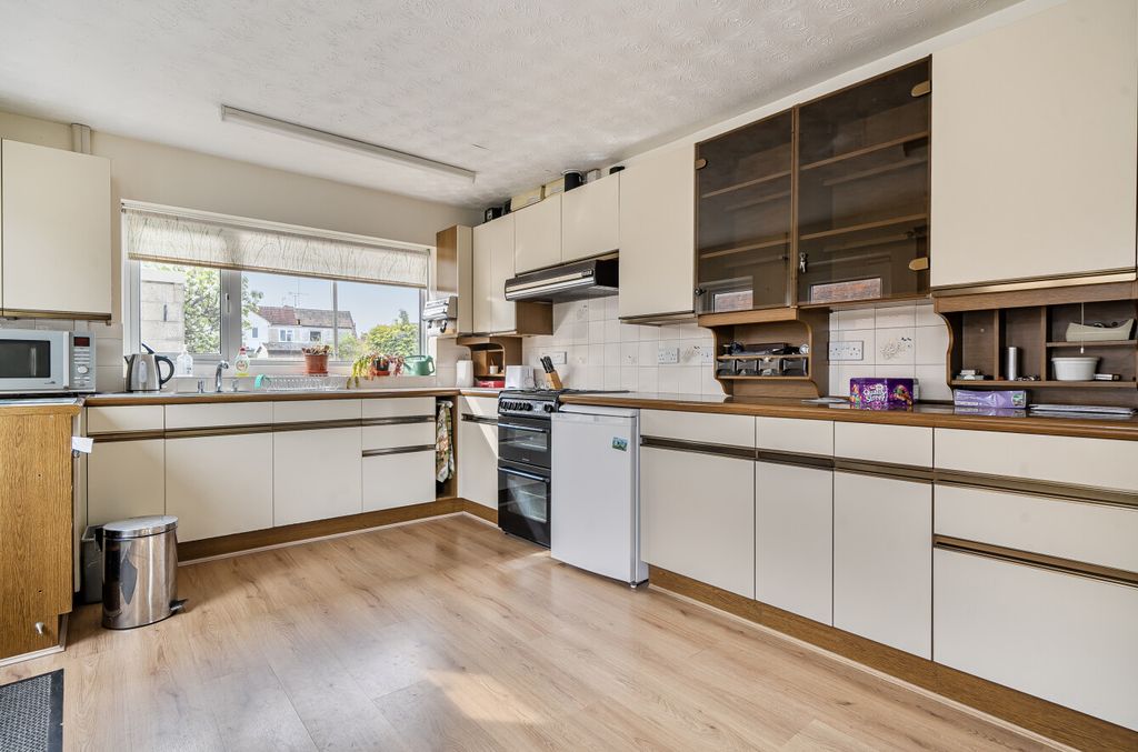 Additional image 4 of 6 bed detached house for saleCarisbrooke Terrace, Chiseldon, Swindon SN4