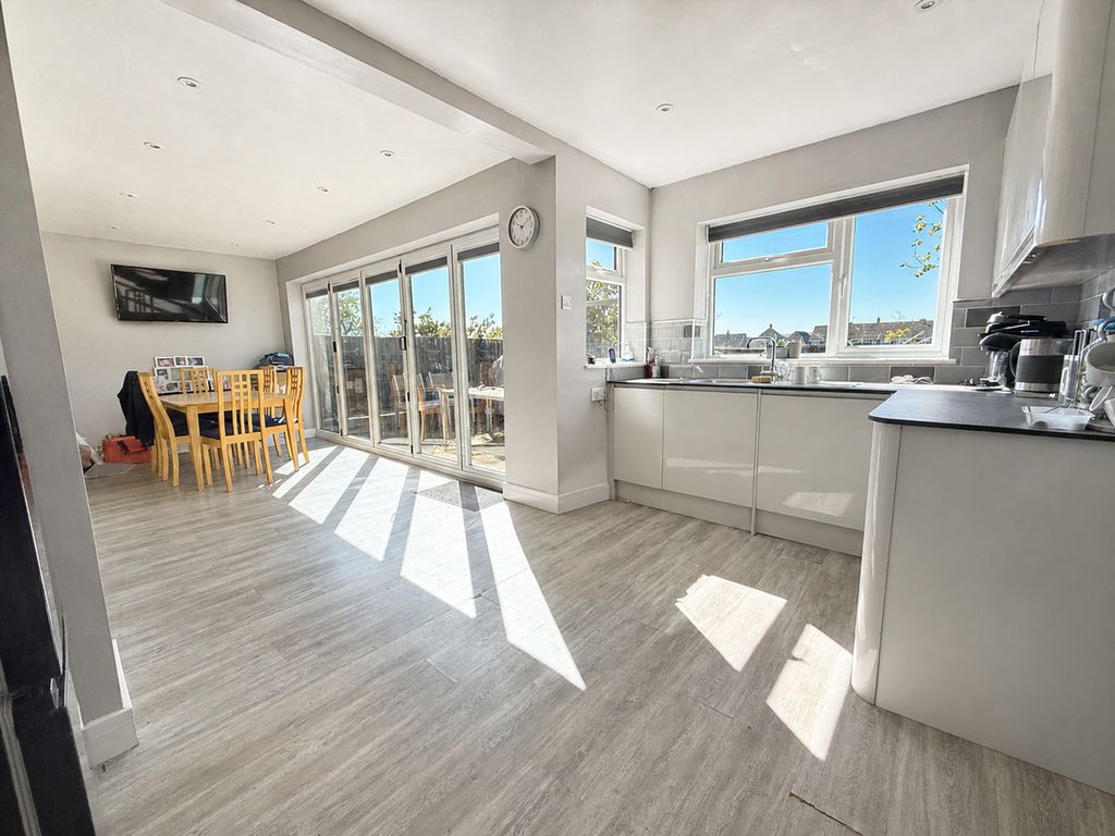 3 bed semi-detached house for saleWeedon Road, Swindon, 4 SN3