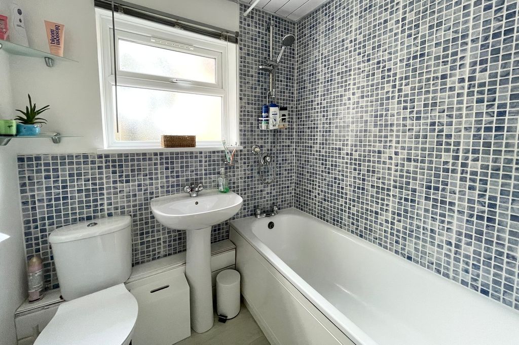 Additional image 8 of 1 bed flat for saleWoodlands Court, Owlsmoor, Sandhurst GU47