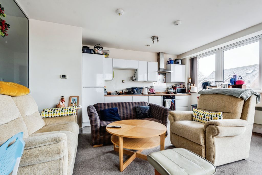 Additional image 3 of 2 bed flat for saleFarnsby Street, Swindon, Wiltshire SN1