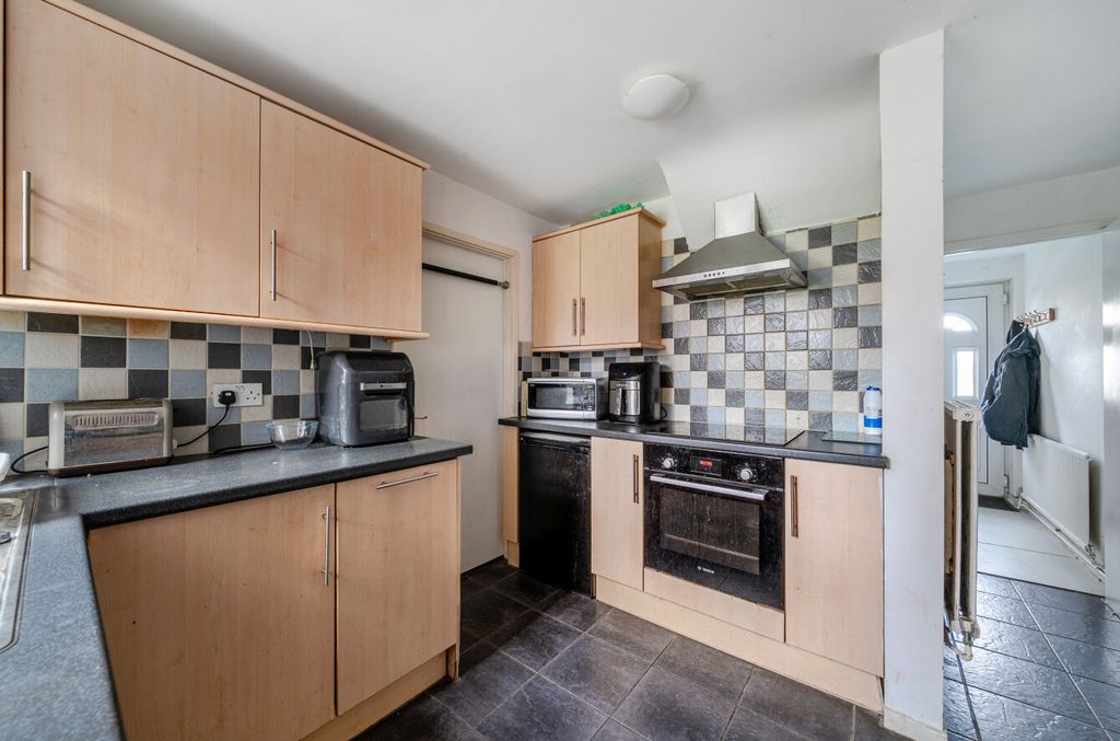 Additional image 2 of 3 bed terraced house for saleSouth Lynn Crescent, Bracknell, Berkshire RG12