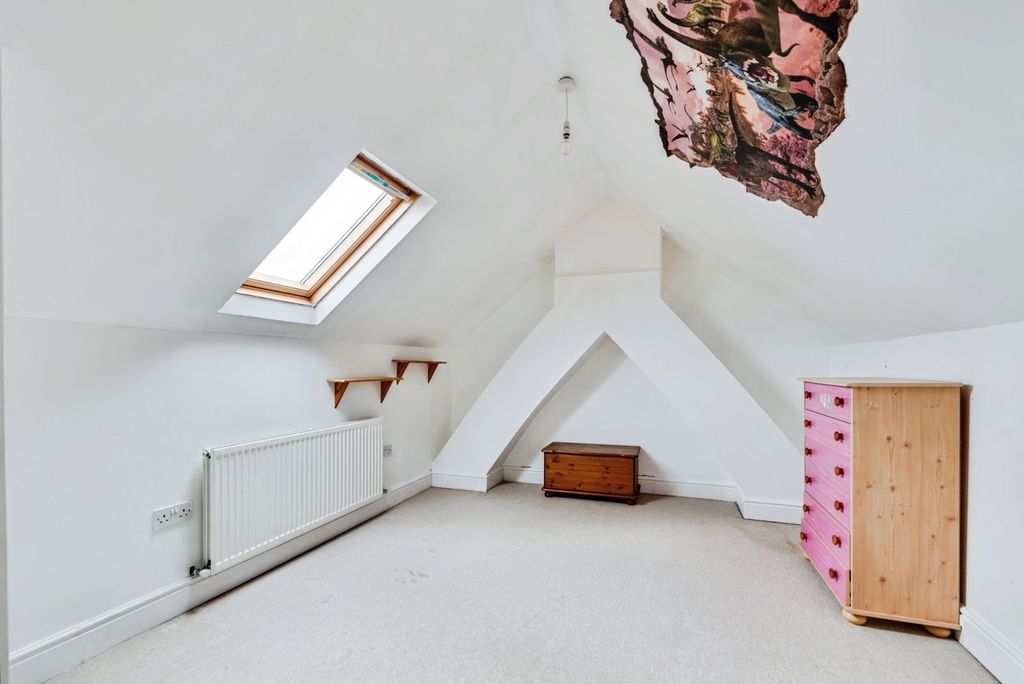 Additional image 16 of 4 bed semi-detached house for saleCollett Avenue, Swindon, Wiltshire SN2