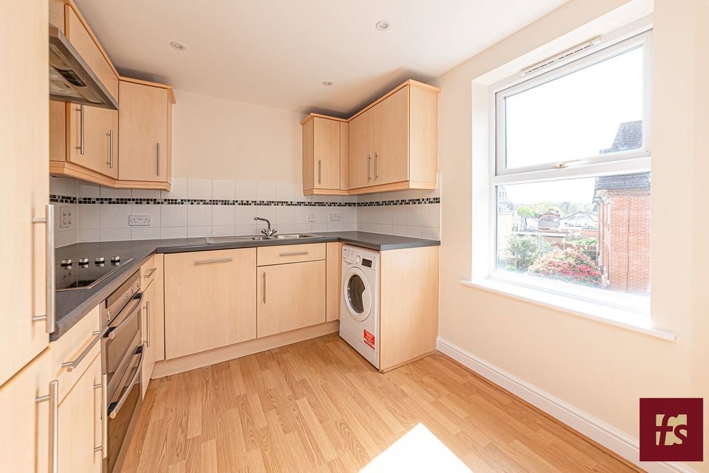 Additional image 6 of 2 bed flat for saleHeath Hill Road South, Crowthorne, Berkshire RG45