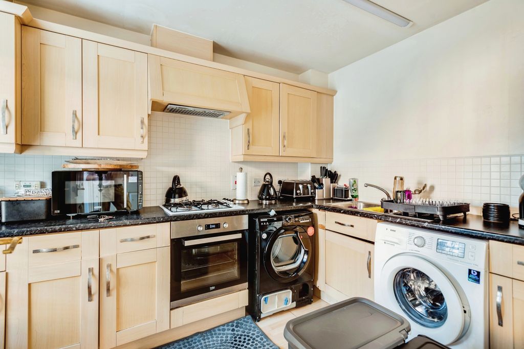 Additional image 4 of 4 bed town house for saleSandbourne Road, Swindon, Wiltshire SN25