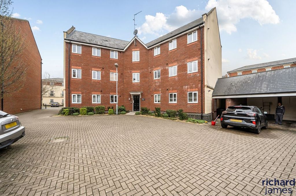 2 bed flat for saleBirkdale Close, Swindon SN25