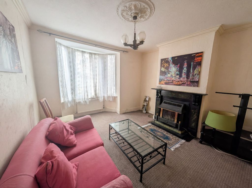 Additional image 2 of 2 bed semi-detached house for saleSwindon, Wiltshire SN1