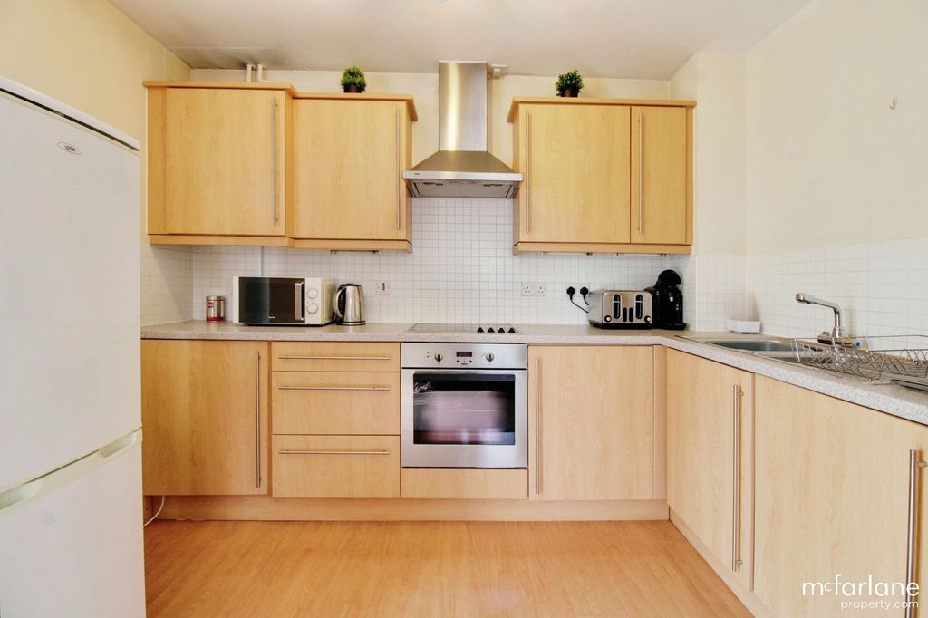 2 bed flat for saleStackpole Crescent, Blunsdon St Andrew SN25 photo 4