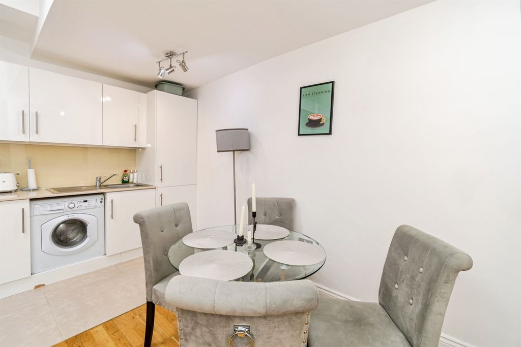 Additional image 14 of 2 bed flat for saleAbbey Walk, Romsey SO51