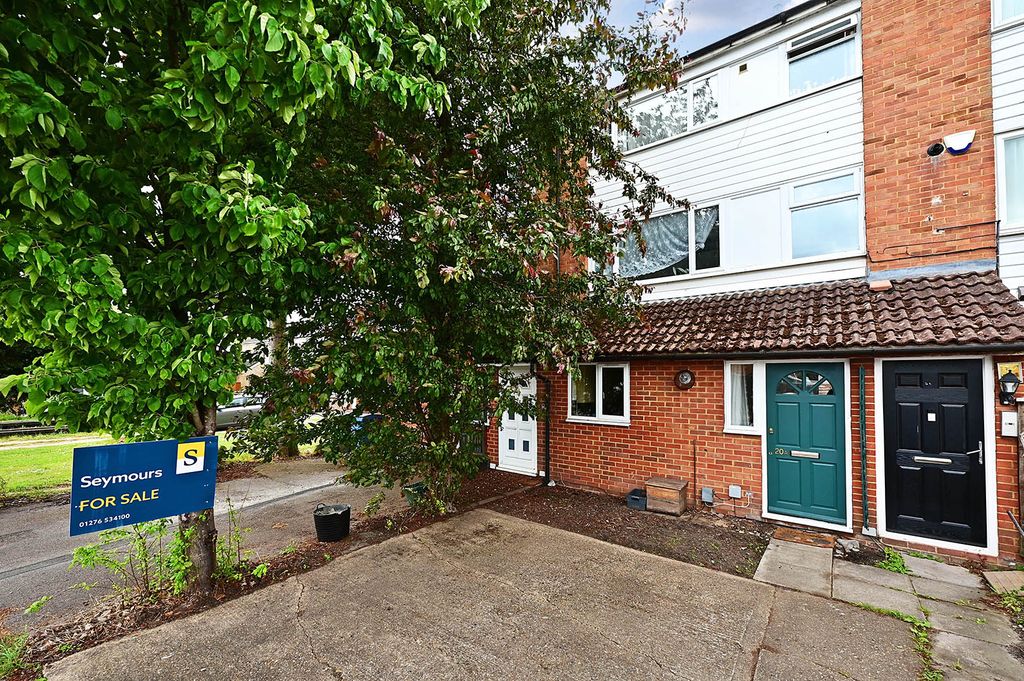1 bed maisonette for saleKingsway, Blackwater, Camberley GU17