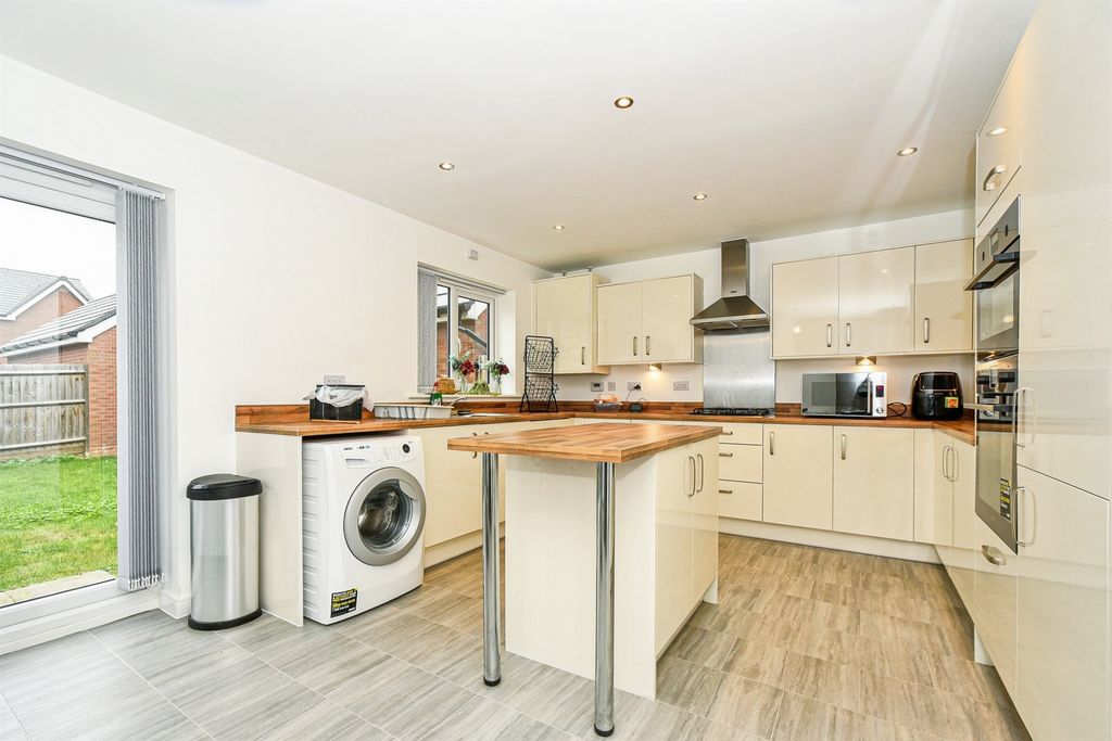 Additional image 3 of 4 bed detached house for saleMagdalene Close, South Marston, Swindon SN3