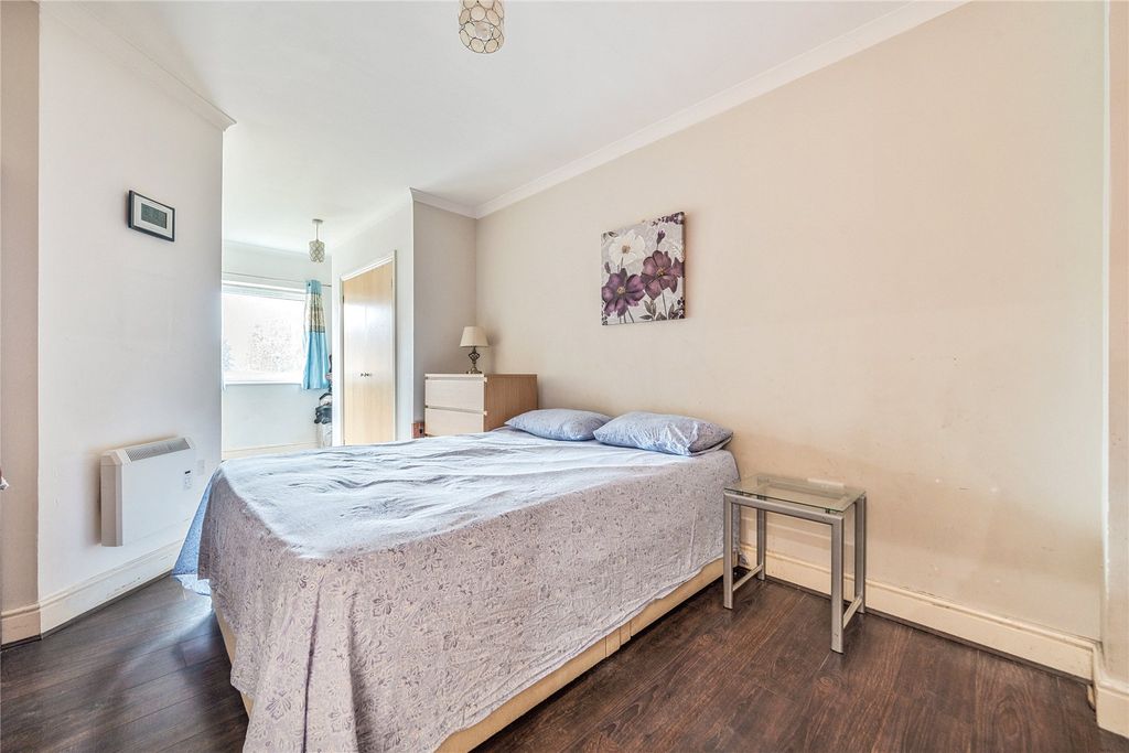 Additional image 7 of 2 bed flat for saleCamberley, Surrey GU15