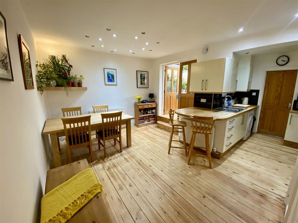 3 bed terraced house for saleSwindon Road, Old Town, Swindon SN1