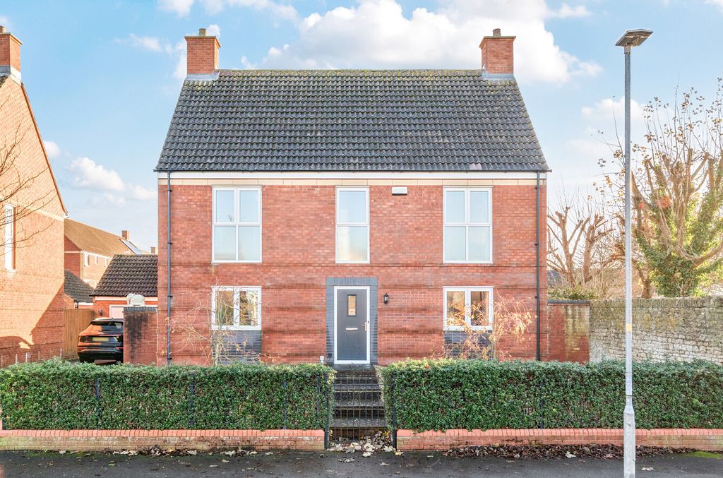 Additional image 21 of 4 bed detached house for saleOkus Road, Old Town, Swindon SN1