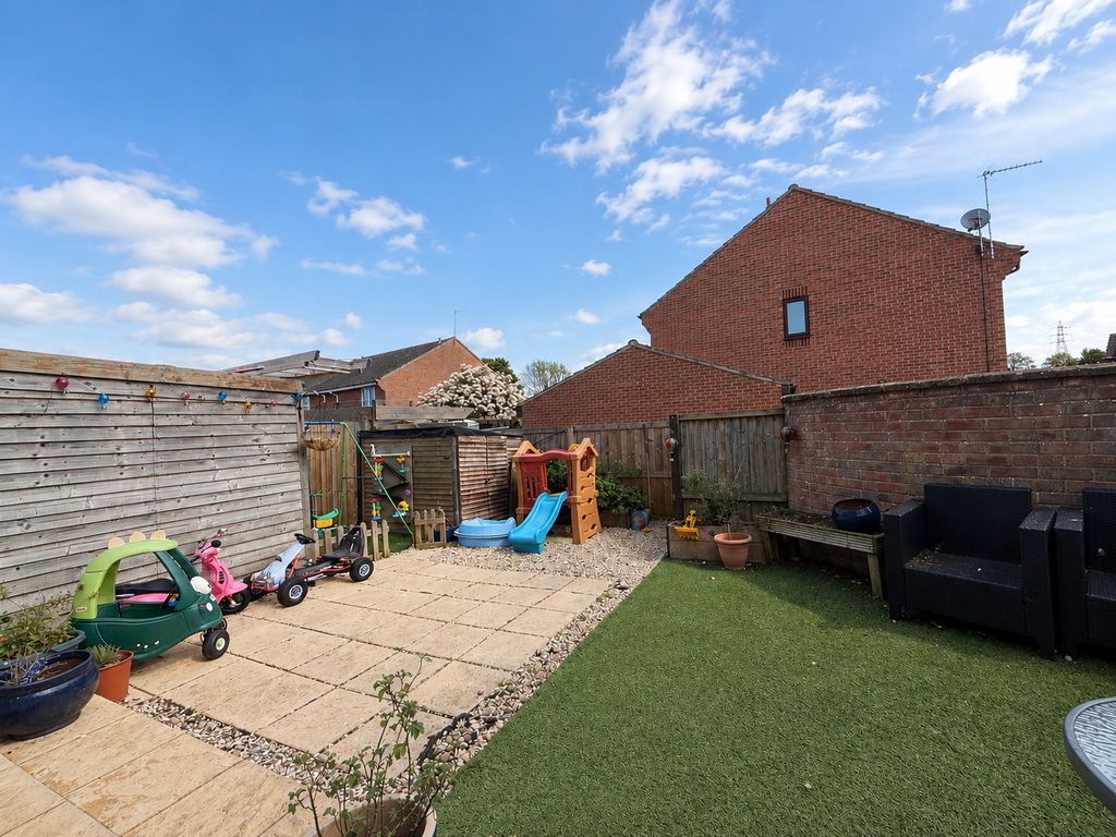 3 bed semi-detached house for saleProud Close, Purton SN5 photo 2