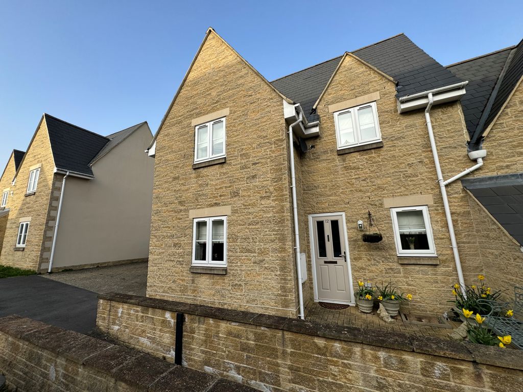 3 bed semi-detached house for saleOld Court, Royal Wootton Bassett SN4