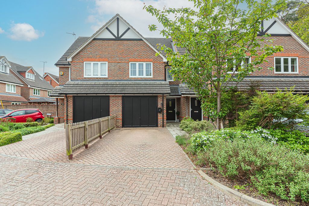 3 bed terraced house for sale3 Ballin Gardens, New Road, Ascot, Berkshire SL5