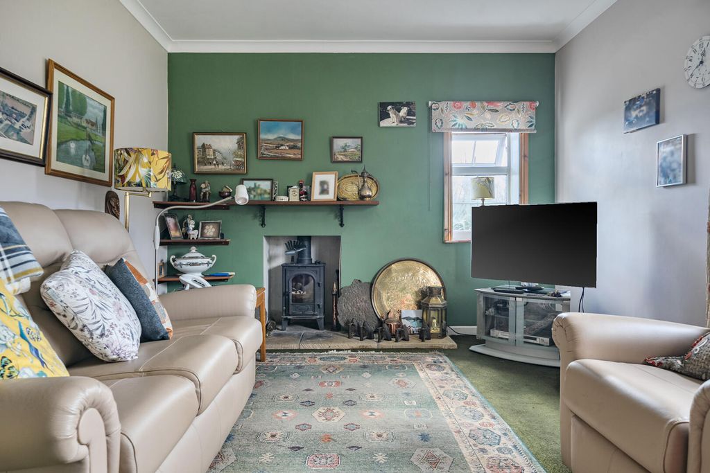 3 bed semi-detached house for saleDevizes Road, Bromham SN15 photo 3
