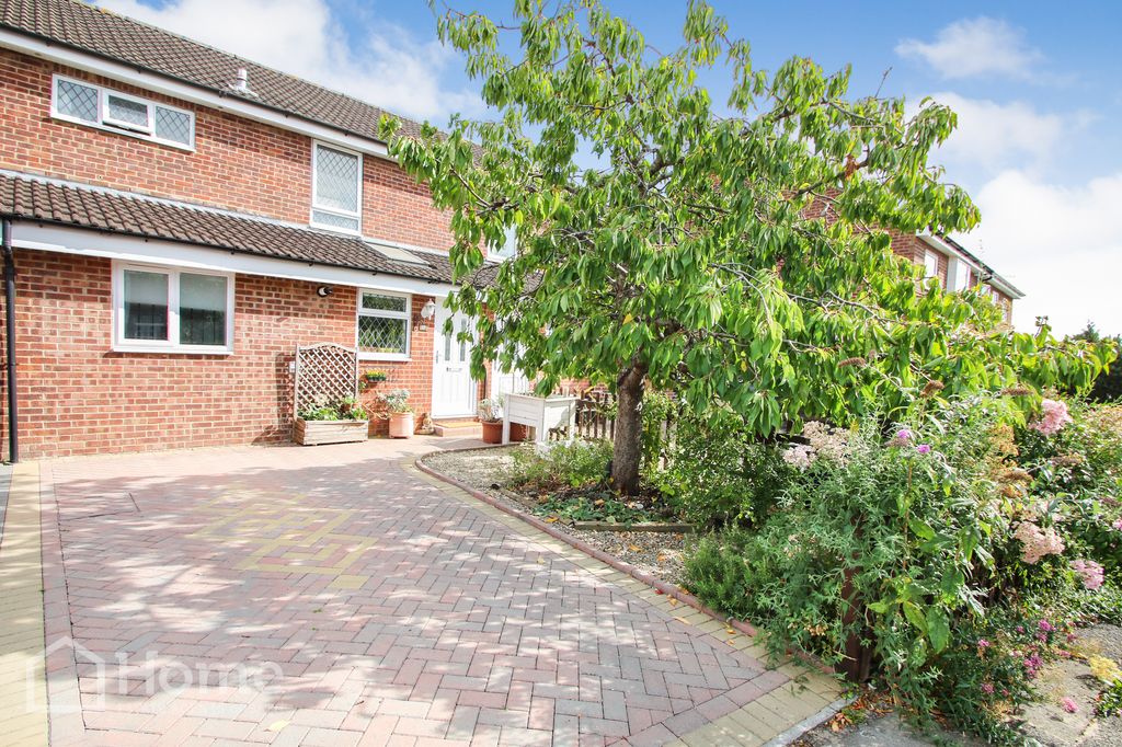 4 bed terraced house for saleCotswold Close, Melksham SN12