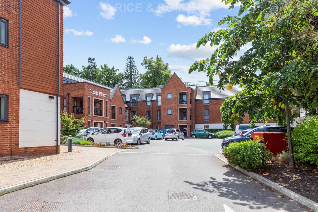 1 bed flat for saleBirch Place, Crowthorne RG45