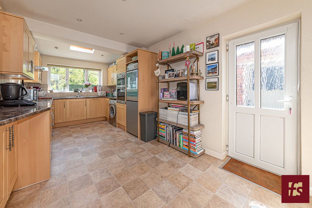 Additional image 10 of 3 bed detached house for saleHillary Drive, Crowthorne, Berkshire RG45