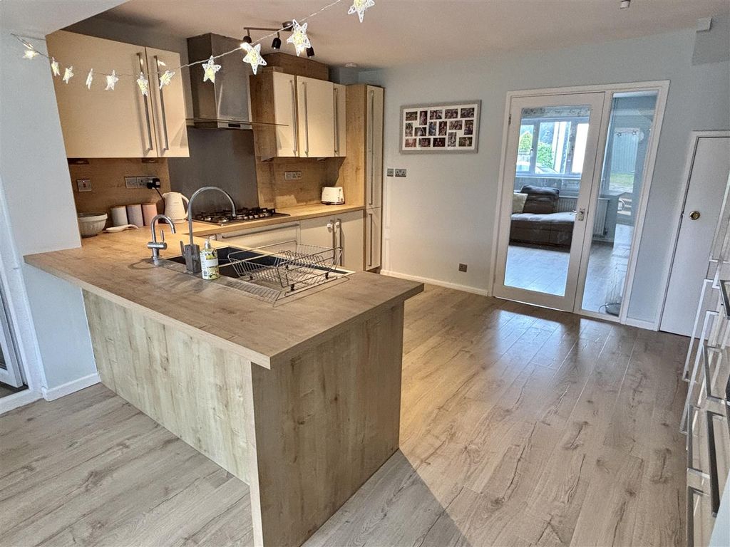 Additional image 5 of 4 bed semi-detached house for saleHolland Close, Chippenham SN15