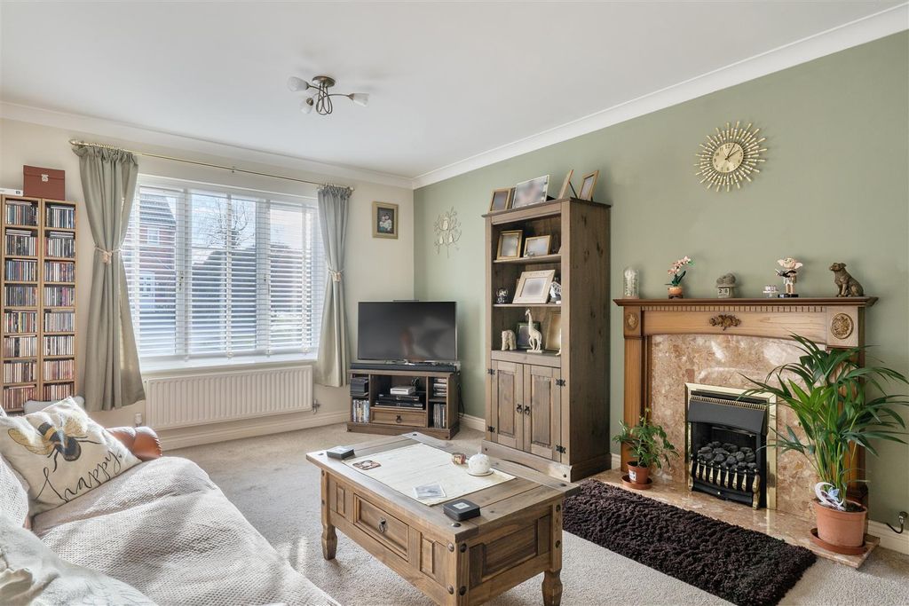 4 bed detached house for saleMillennium Close, Devizes SN10 photo 5