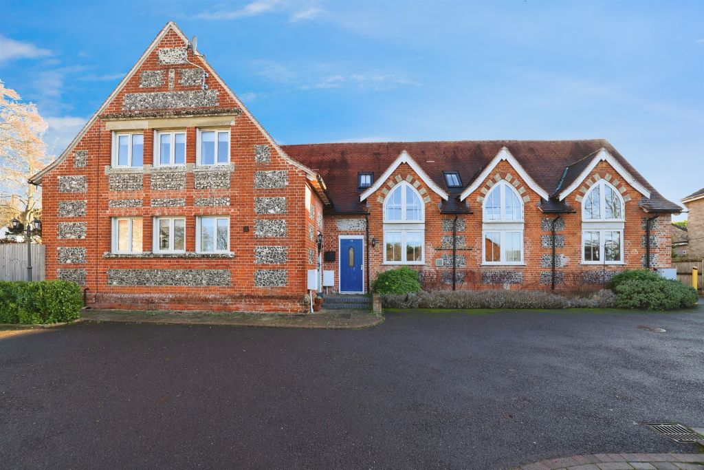 2 bed property for saleOld School Mews, Shrewton, Salisbury SP3