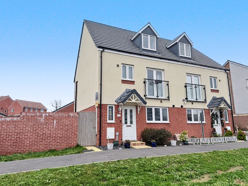 4 bed semi-detached house for saleBrickworth Place, Coate, Swindon SN3
