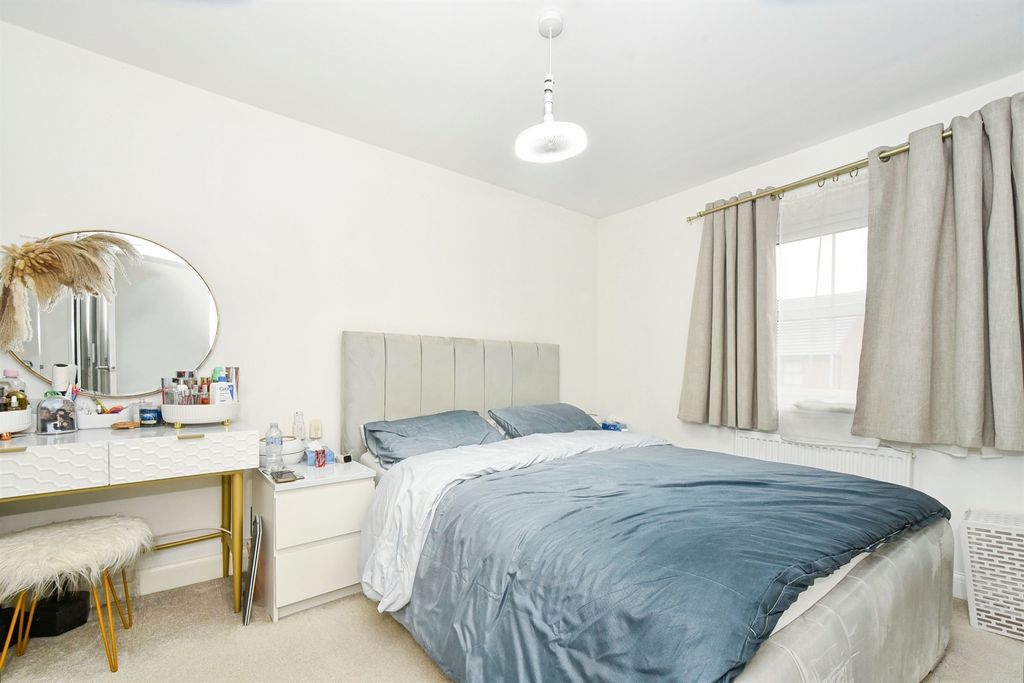 Additional image 4 of 3 bed semi-detached house for salePrunus Walk, Swindon SN1