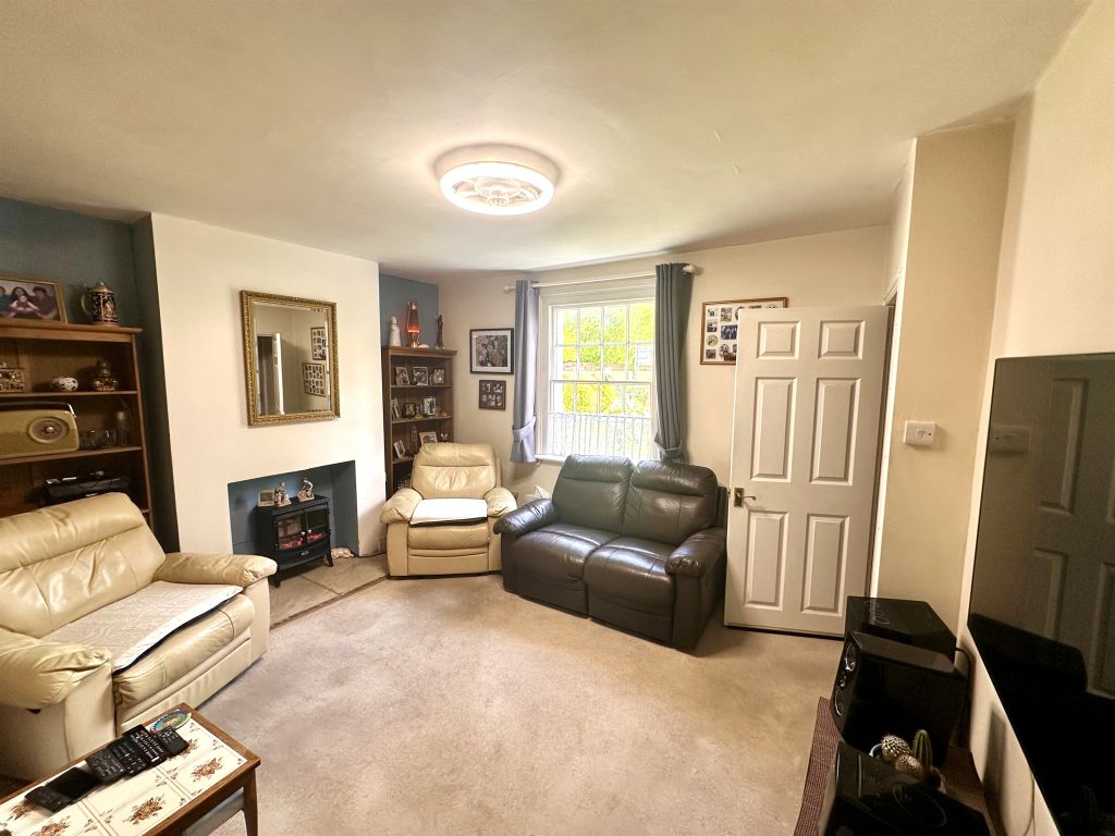 2 bed cottage for saleThe Island, Devizes SN10 photo 4