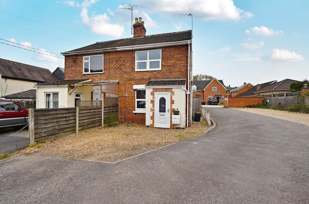 3 bed semi-detached house for saleHigh Street, Wroughton, Wiltshire SN4