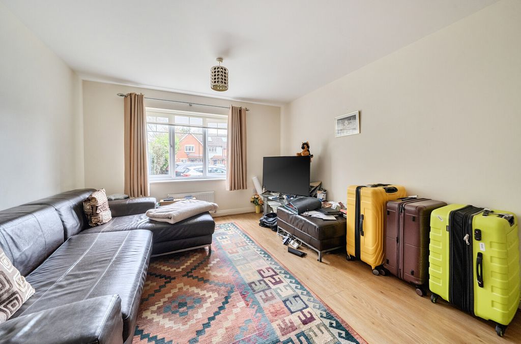 2 bed flat for saleWindermere Gate, Bracknell, Berkshire RG12 photo 4