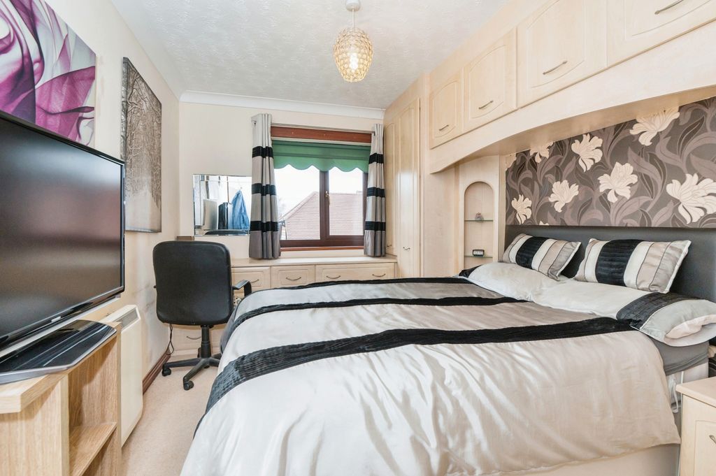 Additional image 8 of 1 bed flat for saleKingsmead, Lower Common Road, West Wellow, Romsey SO51