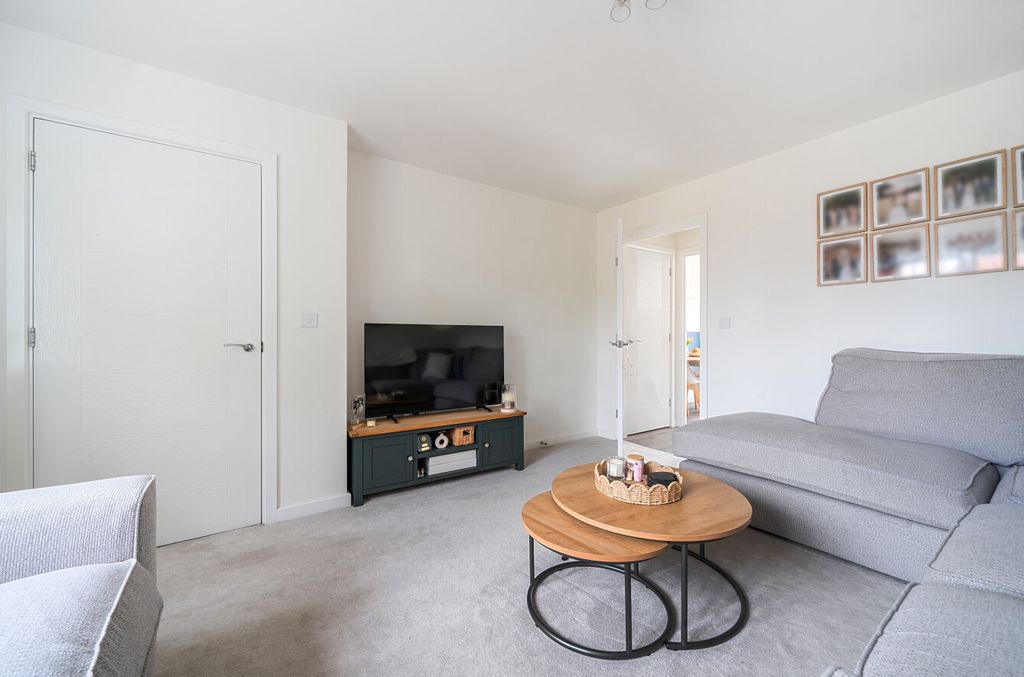 Additional image 21 of 3 bed semi-detached house for saleSonning Place, Binfield, Bracknell, Berkshire RG42