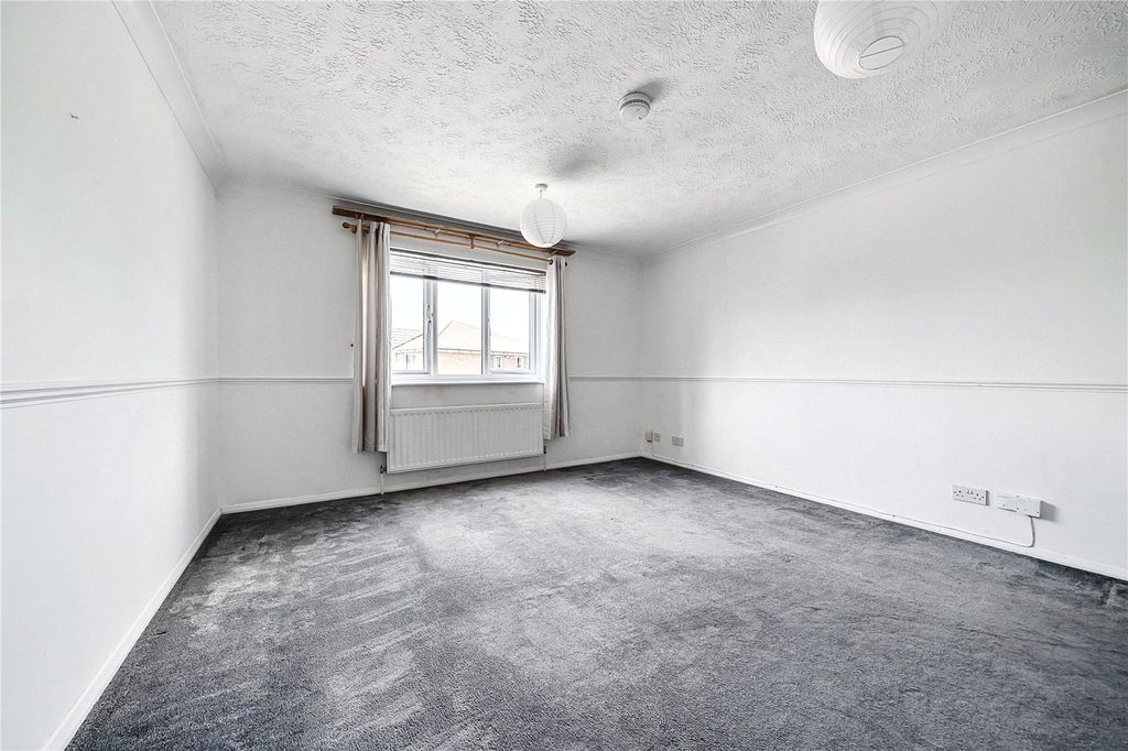 2 bed flat for saleHebbecastle Down, Warfield, Bracknell RG42 photo 3