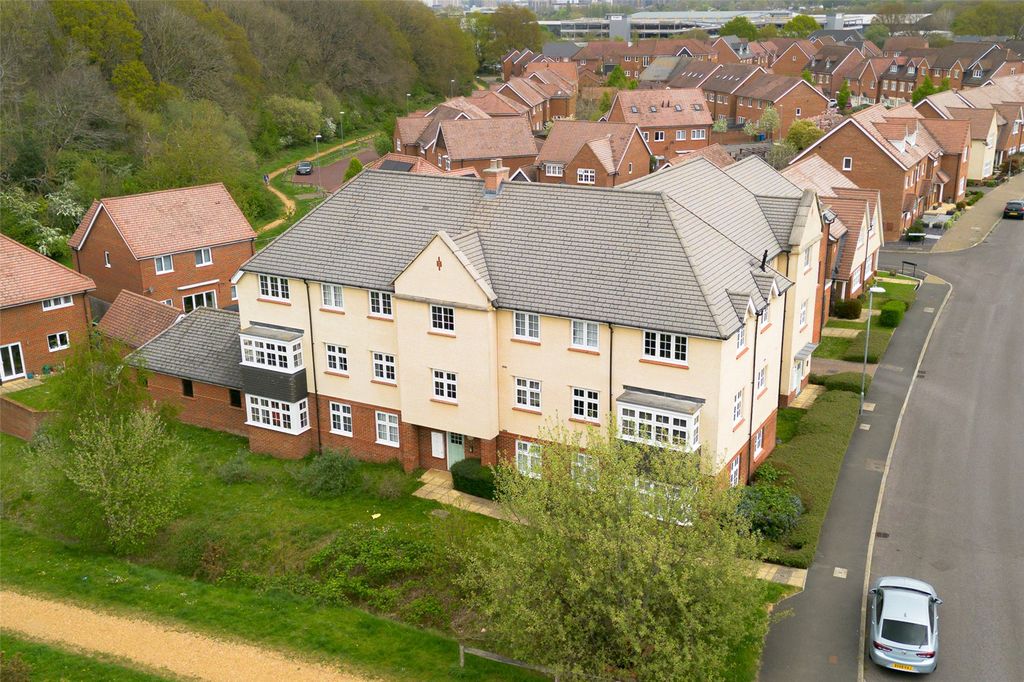 Additional image 2 of 2 bed flat for saleFalcon Way, Bracknell, Berkshire RG12