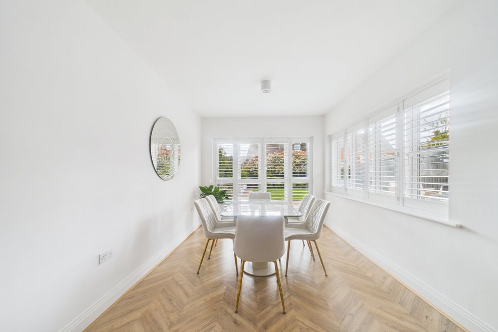 3 bed semi-detached house for salePoppy Corner, Warfield, Berkshire RG42 photo 4