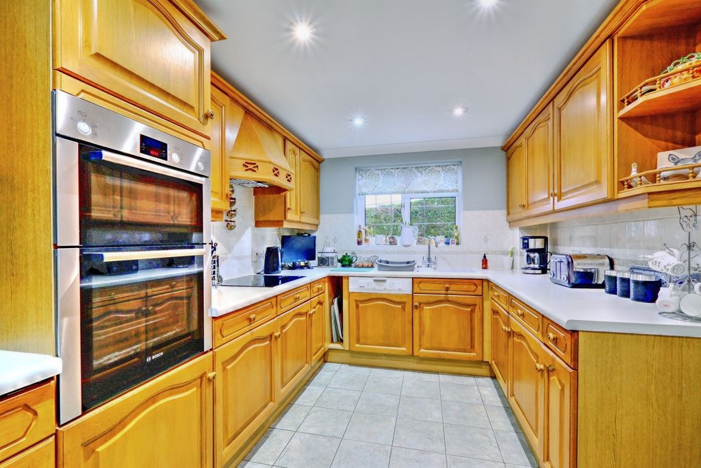 Additional image 3 of 3 bed detached house for saleGlenfield Close, Winterslow, Salisbury SP5