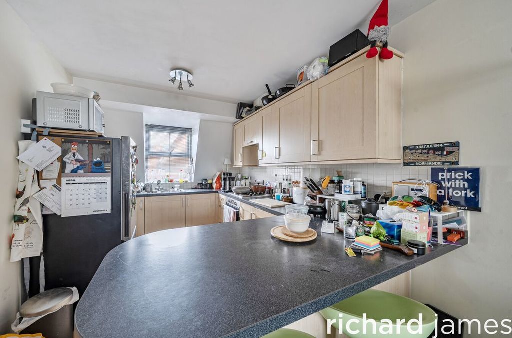 Additional image 4 of 2 bed flat for saleKimmeridge Court, Old Town, Swindon SN1