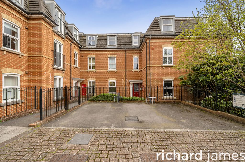 Additional image 11 of 2 bed flat for saleKimmeridge Court, Old Town, Swindon SN1