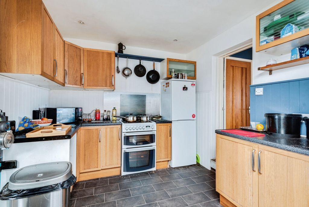 Additional image 2 of 3 bed terraced house for saleCricklade Road, Swindon, Wiltshire SN2
