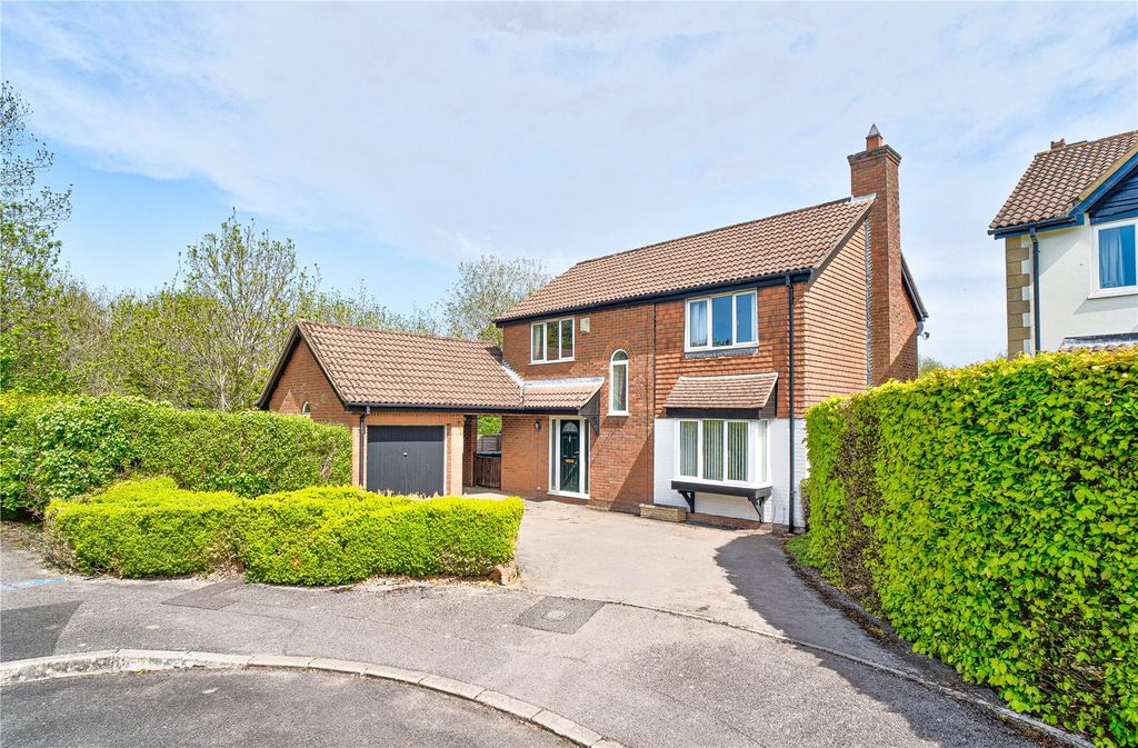 3 bed detached house for saleHome Close, Chiseldon, Swindon, Wiltshire SN4
