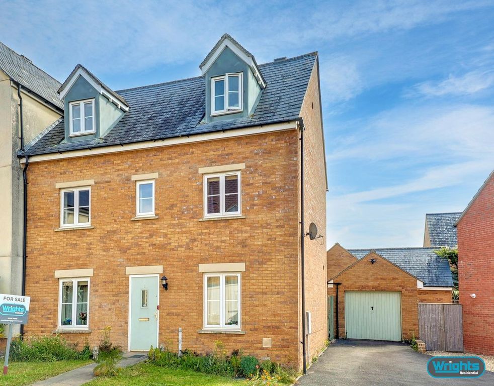 4 bed semi-detached house for saleBlease Close, Trowbridge BA14