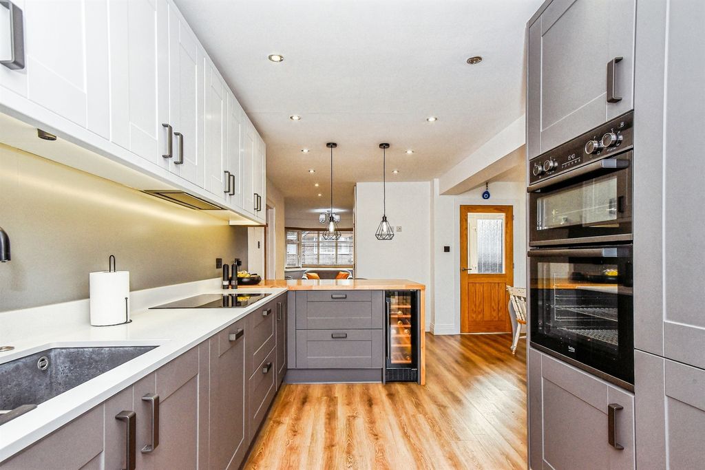 Additional image 4 of 3 bed semi-detached bungalow for saleBanbury Close, Swindon SN3