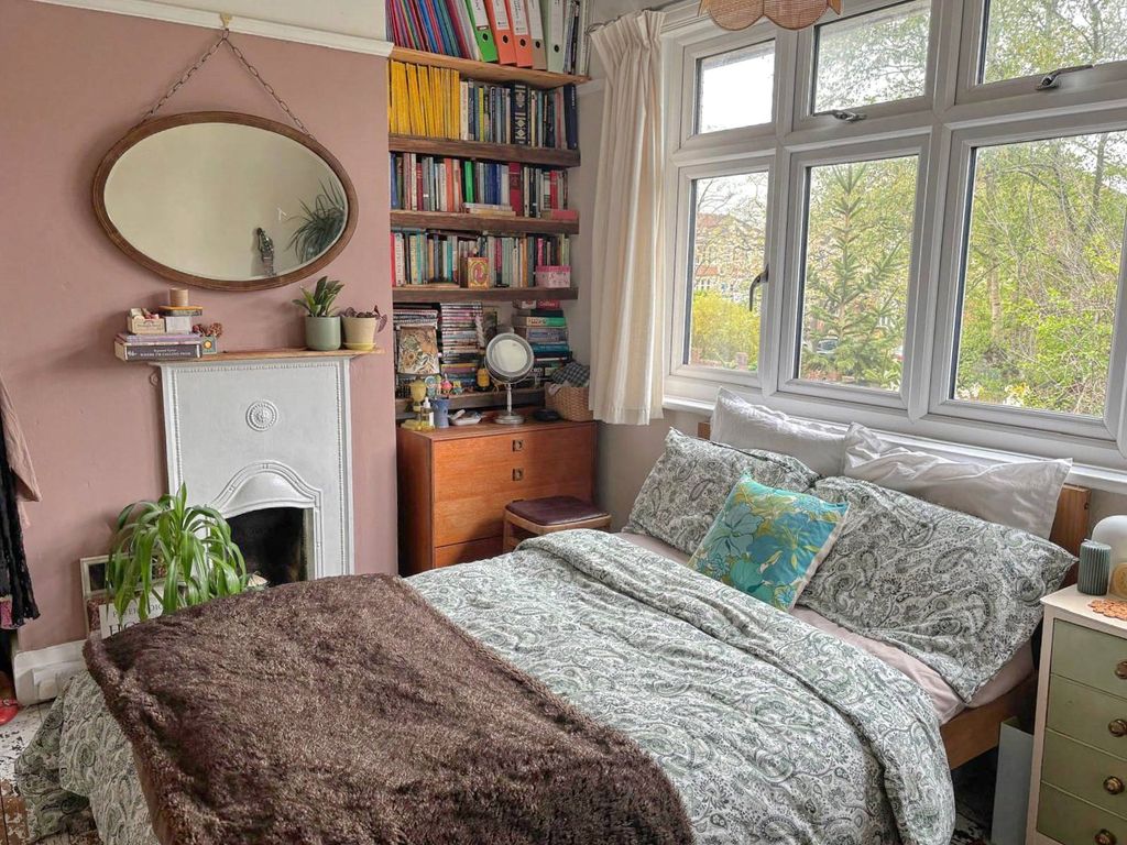 Additional image 9 of 4 bed semi-detached house for saleClarendon Avenue, Trowbridge BA14